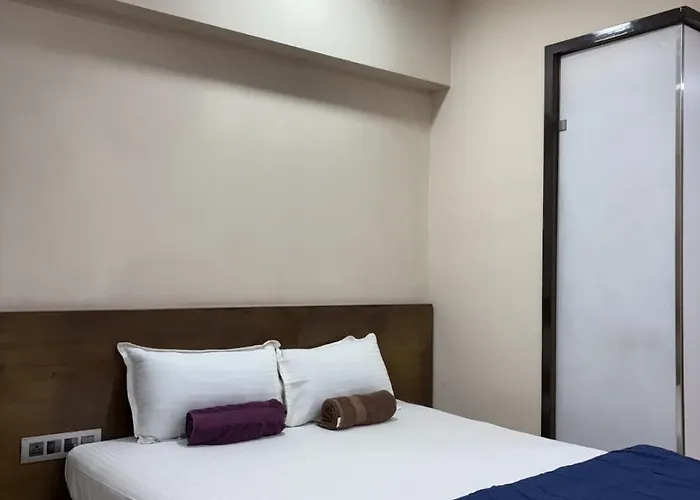 Cozy Rooms In Andheri Near Airport