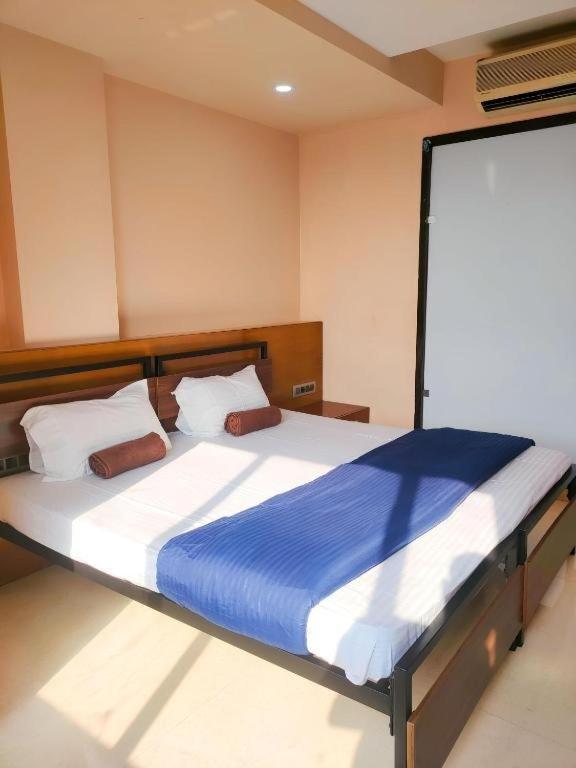Cozy In Andheri Near Airport Apartment *